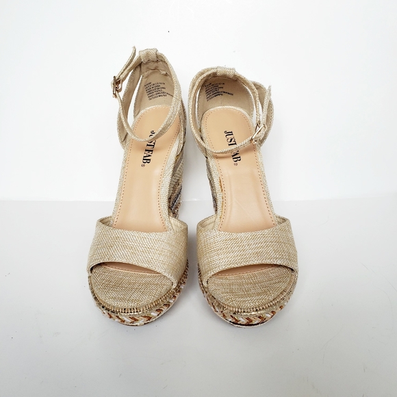 Justfab Kasabi Striped Wedge
Sz. 5.5 - Picture 4 of 13